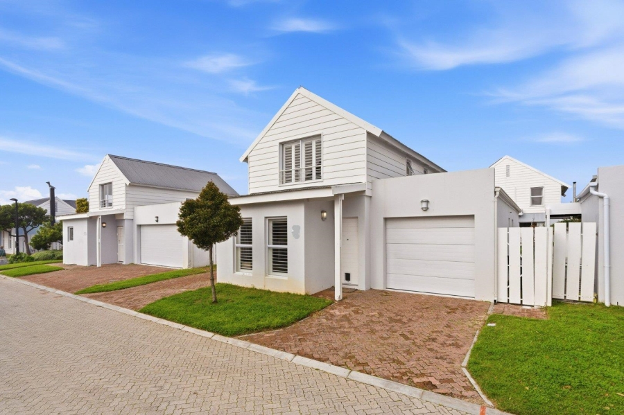 To Let 3 Bedroom Property for Rent in Royal Ascot Western Cape